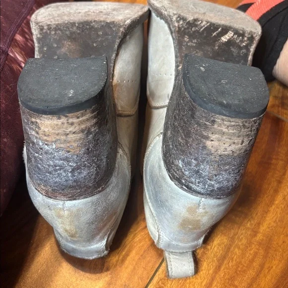 Freebird Leather “Sarah”
Shoe Booties in custom Silver Wash! - Picture 11 of 12